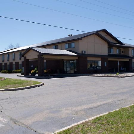 Amerivu Inn And Suites Shawano Wi Buitenkant foto