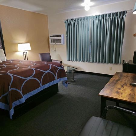 Amerivu Inn And Suites Shawano Wi Buitenkant foto
