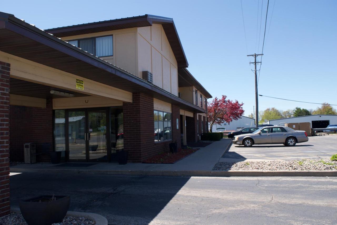 Amerivu Inn And Suites Shawano Wi Buitenkant foto