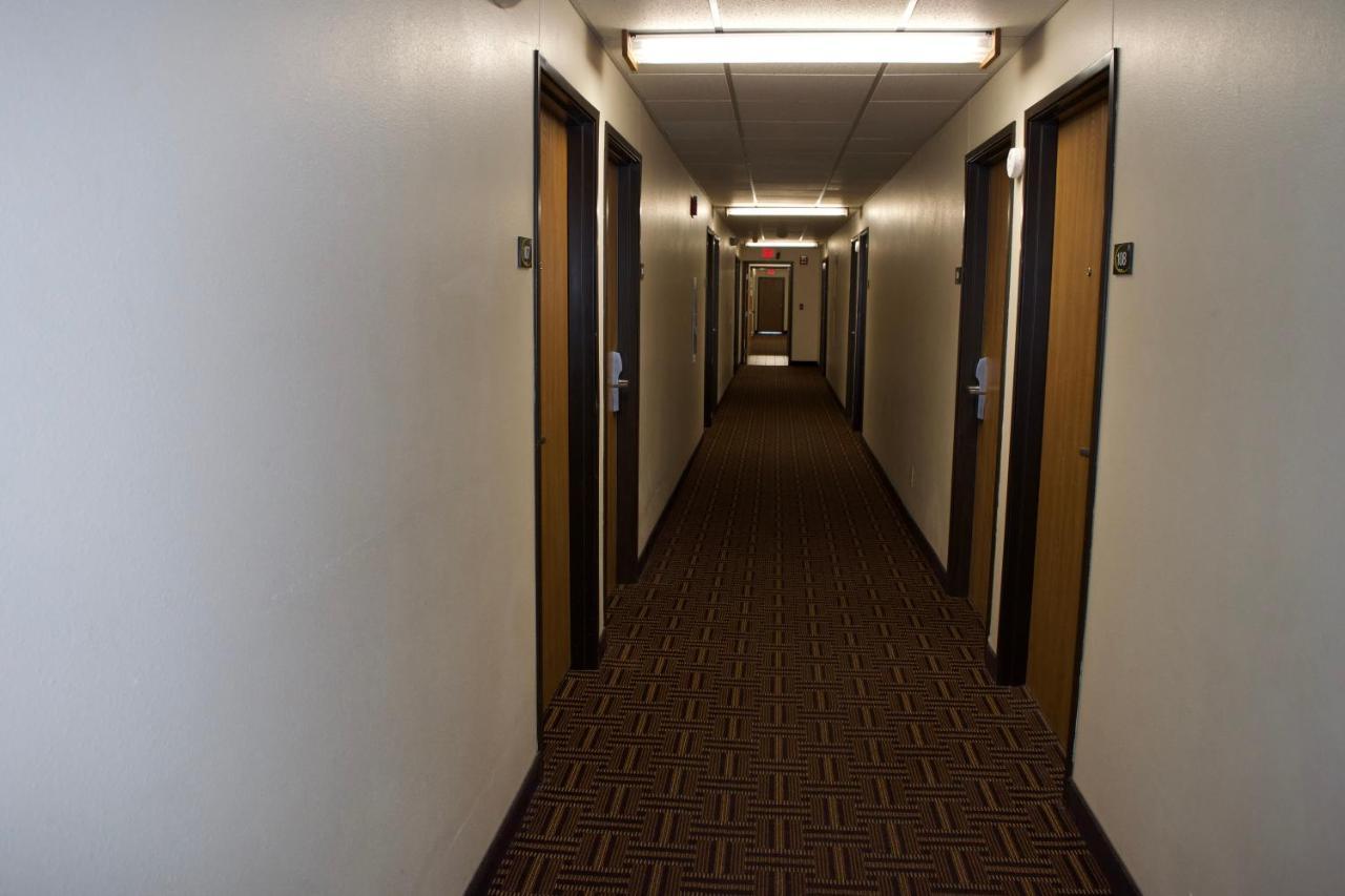 Amerivu Inn And Suites Shawano Wi Buitenkant foto