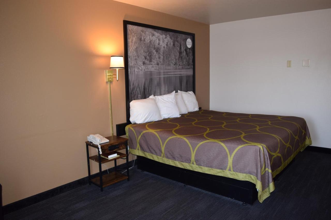 Amerivu Inn And Suites Shawano Wi Buitenkant foto