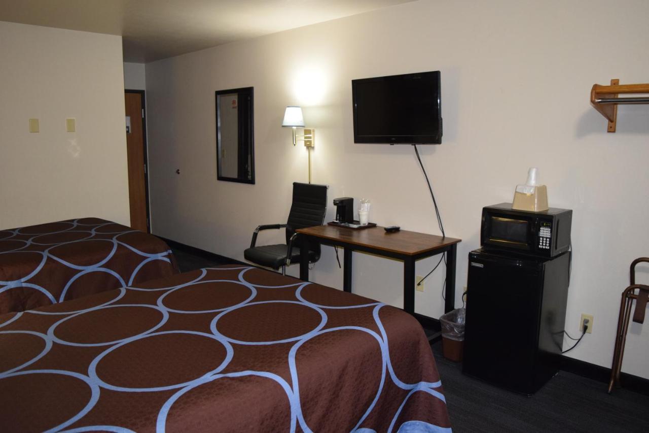 Amerivu Inn And Suites Shawano Wi Buitenkant foto