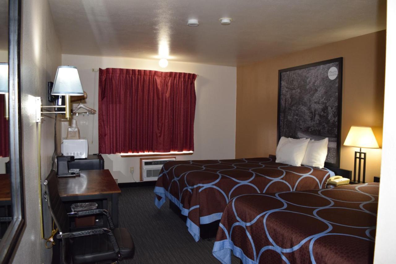 Amerivu Inn And Suites Shawano Wi Buitenkant foto