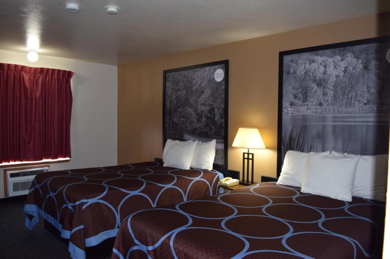 Amerivu Inn And Suites Shawano Wi Buitenkant foto