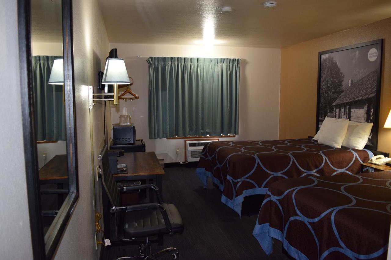 Amerivu Inn And Suites Shawano Wi Buitenkant foto