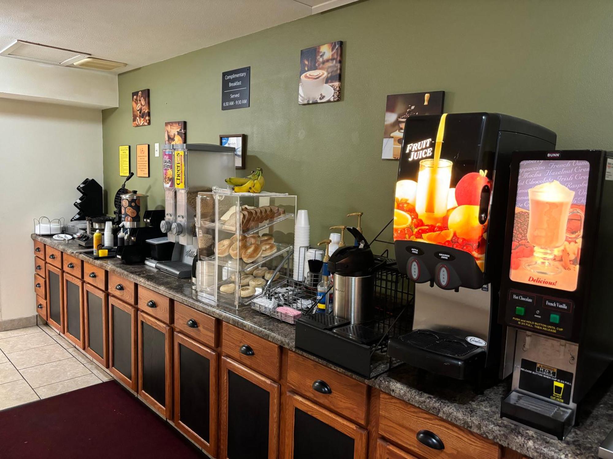 Amerivu Inn And Suites Shawano Wi Buitenkant foto