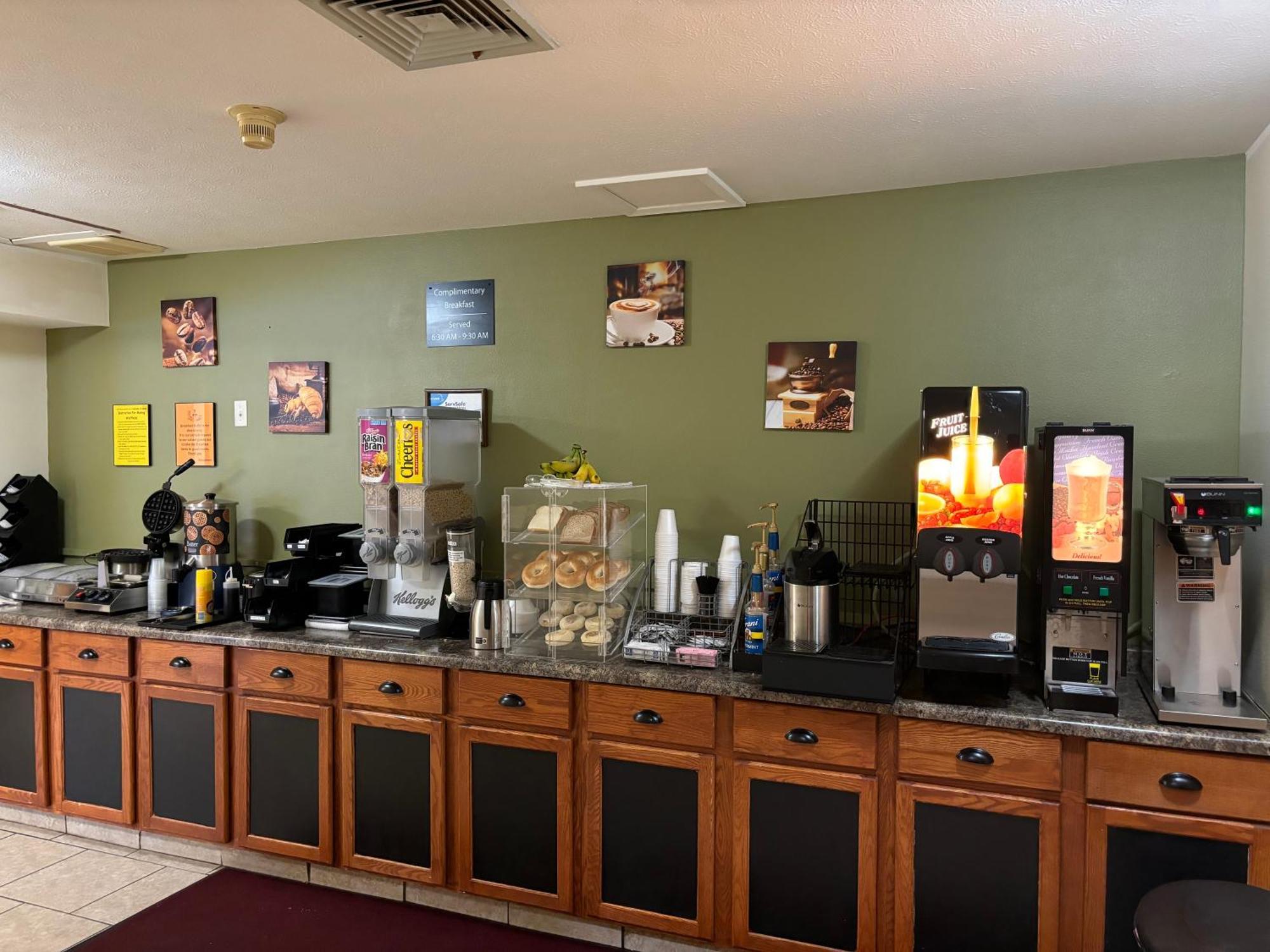 Amerivu Inn And Suites Shawano Wi Buitenkant foto